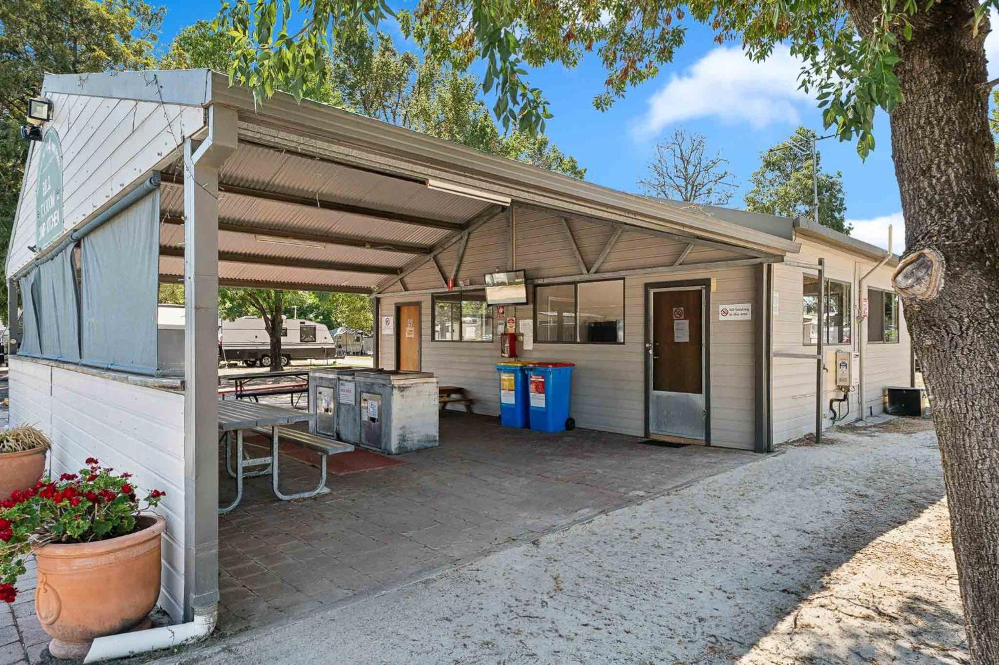 Borderland Wodonga Holiday Park Экстерьер фото